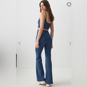 BNWT Ardene collective flare V waist leggings - Large